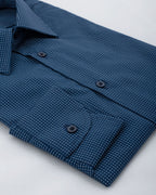 Camicia Bergamo - popeline stampato 100% cotone, fondo blu con motivi bianchi