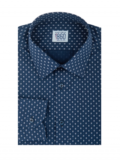 Camicia Alessandria – popeline stampato100% cotone, fondo blu con motivi bianchi